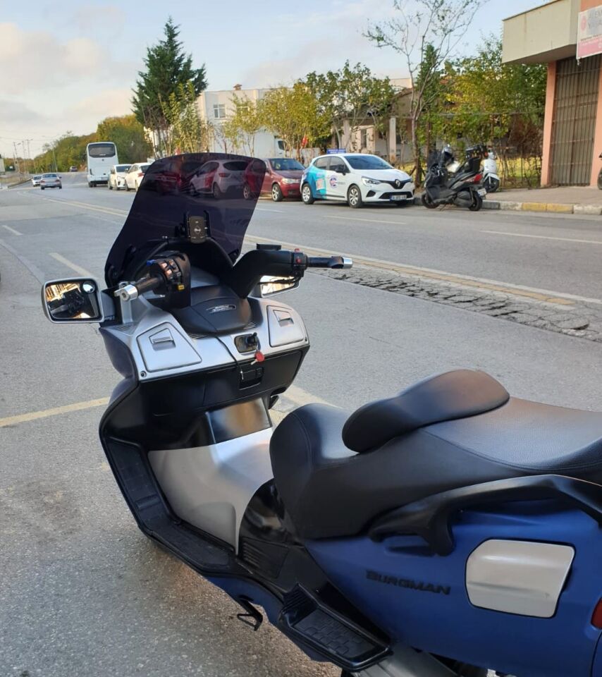 MOTOCAM Suzuki Burgman 650 Ön Cam 2005-2008 Model 65cm Siyah Renkli 4mm