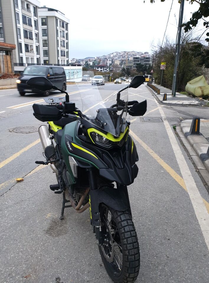 MOTOCAM Benelli TRK 702 X Ön Cam 2025-2026 Model 51cm Şeffaf Renkli 4mm