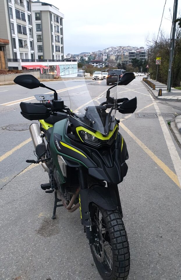 MOTOCAM Benelli TRK 702 X Ön Cam 2025-2026 Model 51cm Şeffaf Renkli 4mm