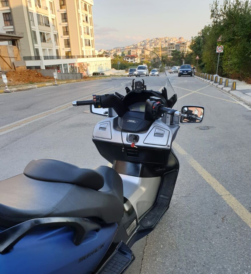 MOTOCAM Suzuki Burgman 650 Ön Cam 2005-2008 Model 65cm Şeffaf Renkli 4mm