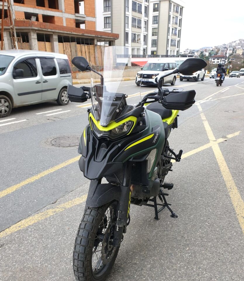 MOTOCAM Benelli TRK 702 X Ön Cam 2025-2026 Model 51cm Şeffaf Renkli 4mm