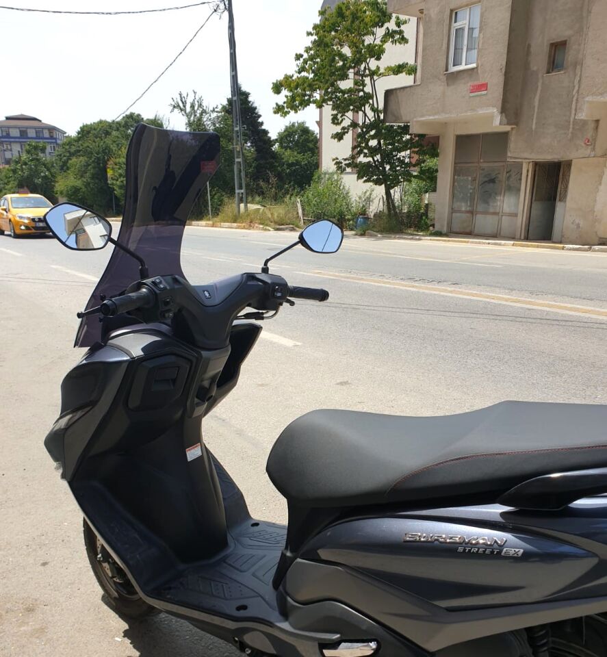 MOTOCAM Suzuki Burgman Street EX 125 Ön Cam 2023-2026 Model 62cm Siyah Renkli 4mm