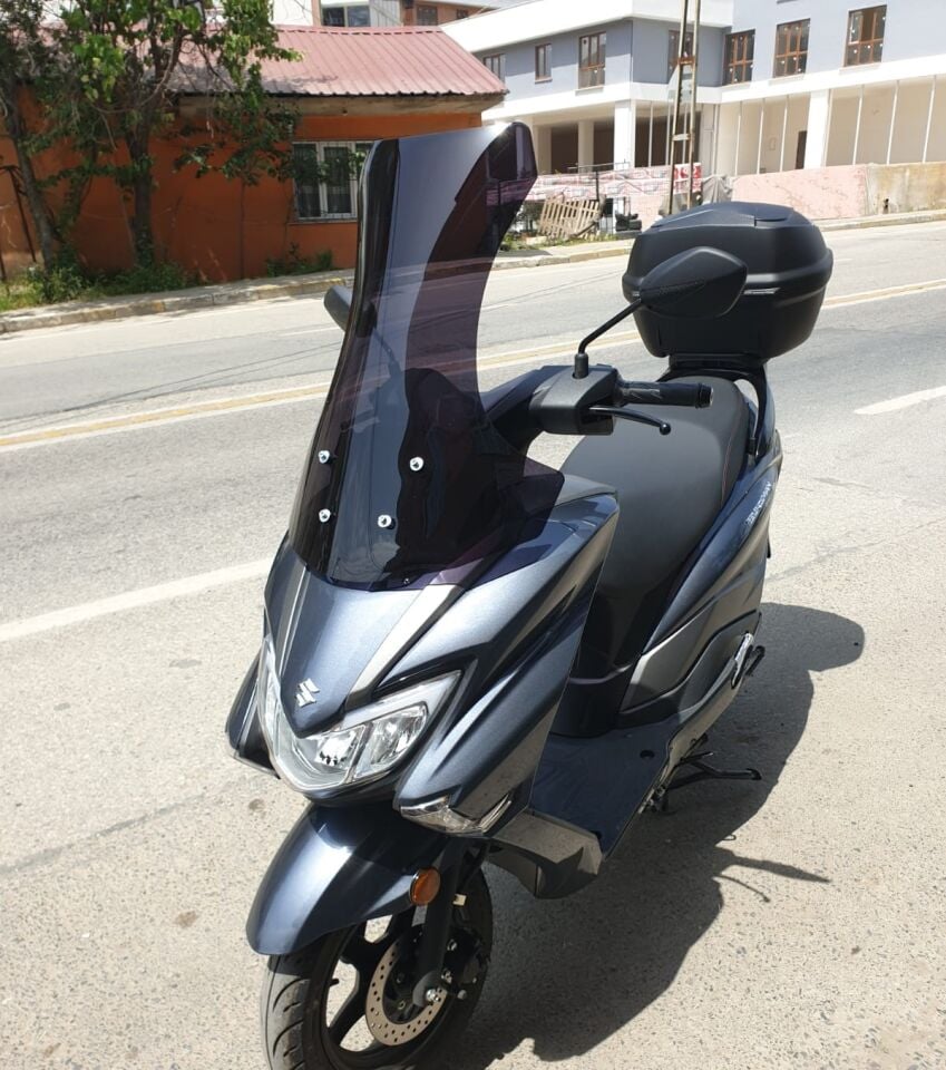 MOTOCAM Suzuki Burgman Street EX 125 Ön Cam 2023-2026 Model 62cm Siyah Renkli 4mm