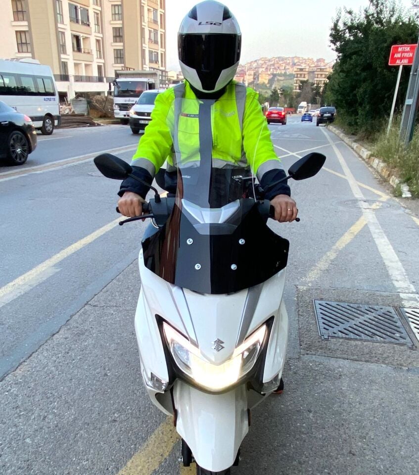 MOTOCAM Suzuki Burgman Street EX 125 Ön Cam 2023-2026 Model 62cm Şeffaf Renkli 4mm