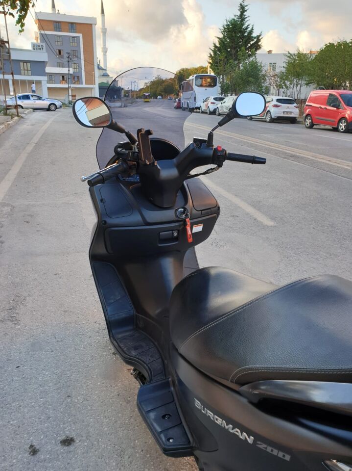 MOTOCAM Suzuki Burgman 200 Ön Cam 2006-2013 Model 61cm Füme Renkli 4mm