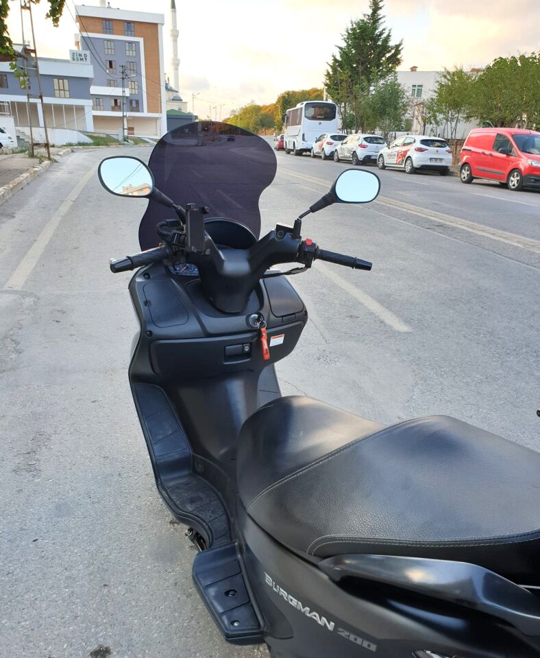 MOTOCAM Suzuki Burgman 200 Ön Cam 2006-2013 Model 61cm siyah Renkli 4mm