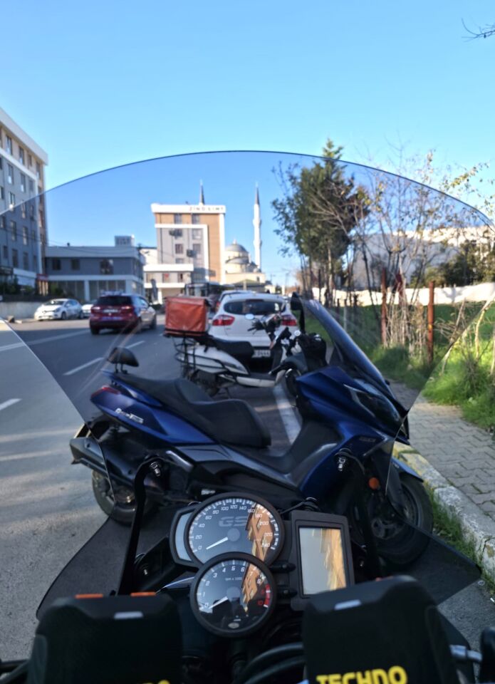 MOTOCAM BMW F 700 Ön Cam 2012-2019 Model 56cm Füme Renkli 4mm