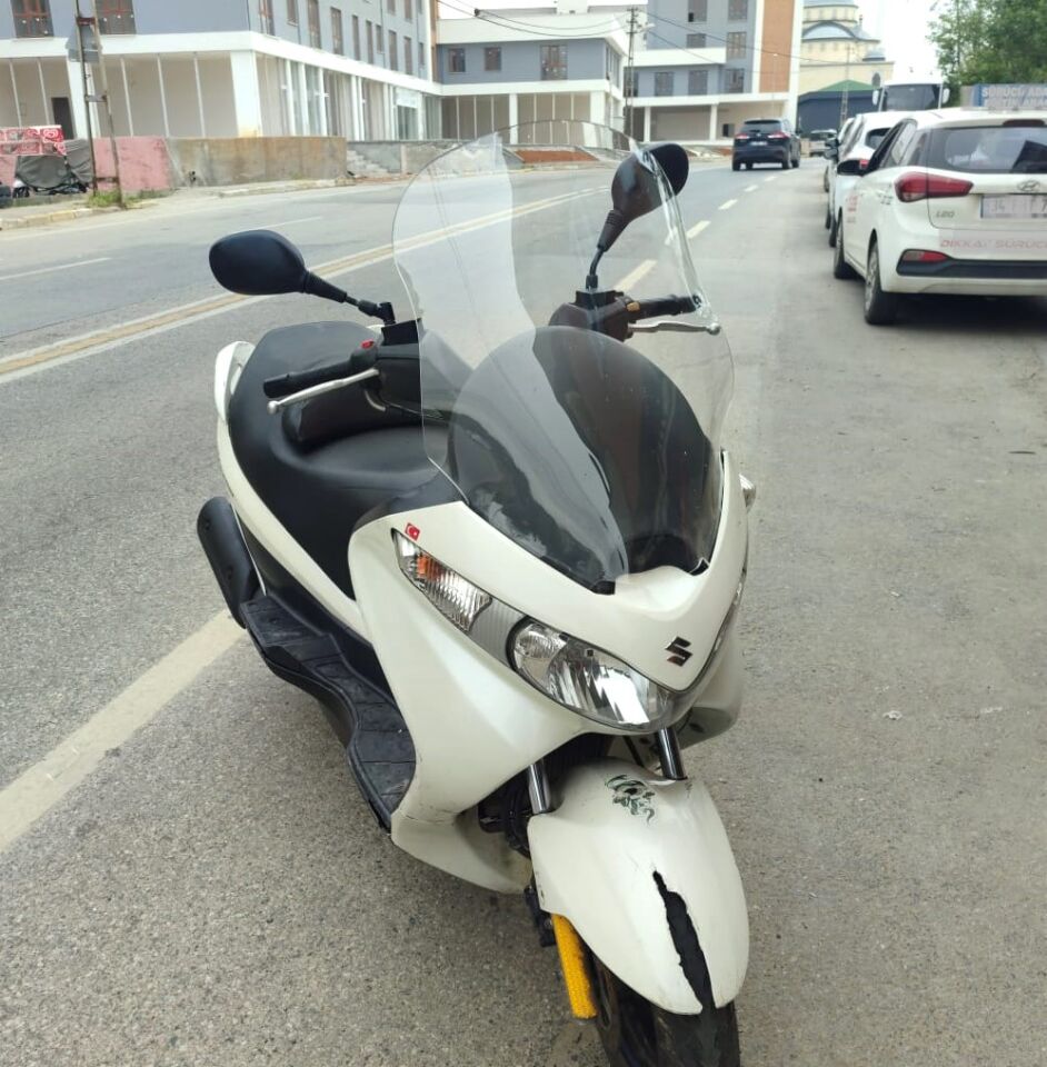 MOTOCAM Suzuki Burgman 200 Ön Cam 2006-2013 Model 61cm Şeffaf Renkli 4mm