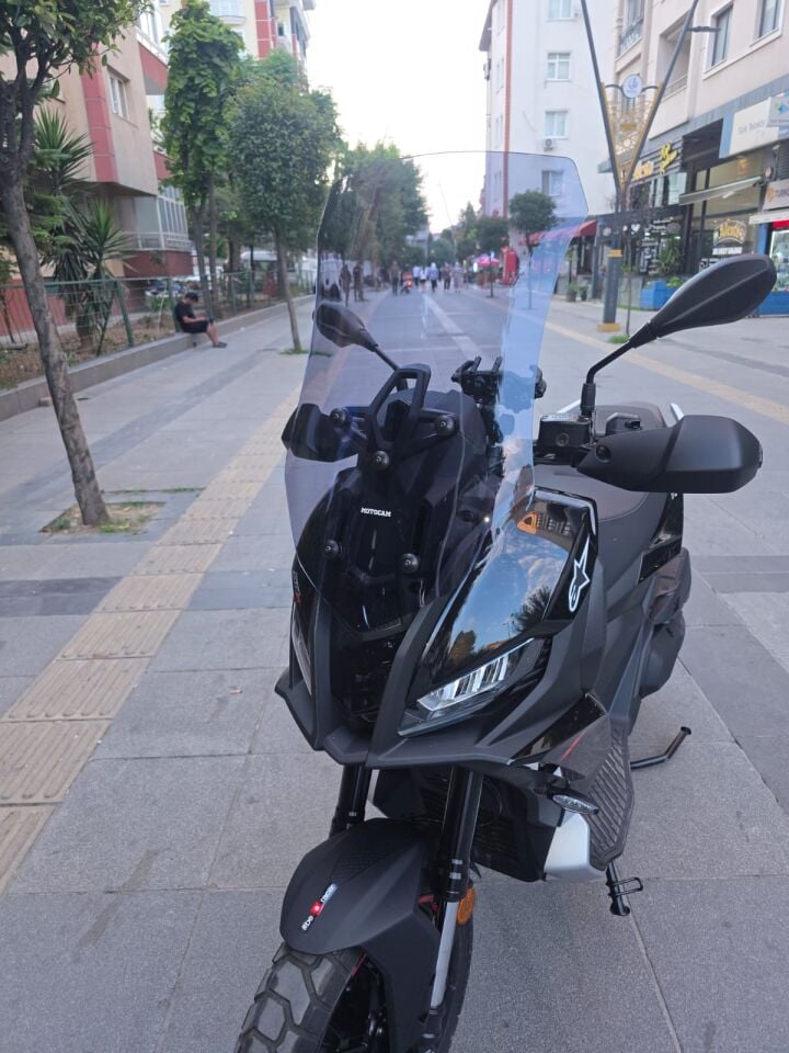 MOTOCAM Aprilia SR GT 400 Ön Cam 2025-2026 Model 63cm Füme Renkli 4mm