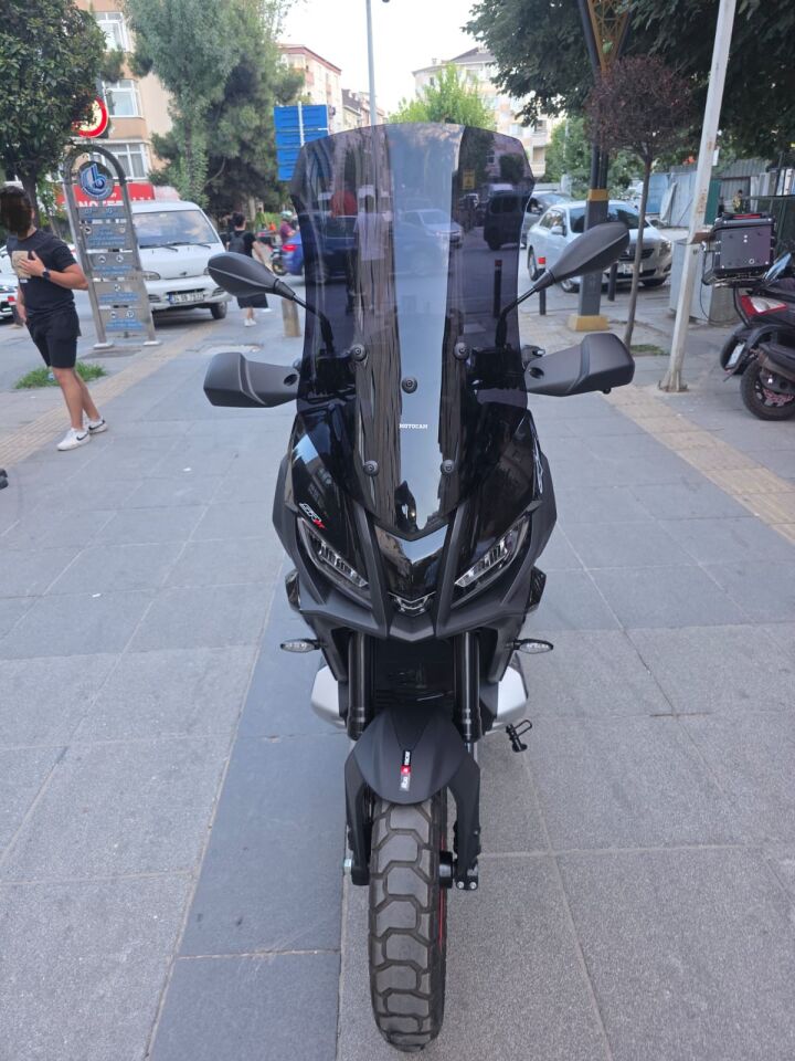 MOTOCAM Aprilia SR GT 400 Ön Cam 2025-2026 Model 63cm Siyah Renkli 4mm