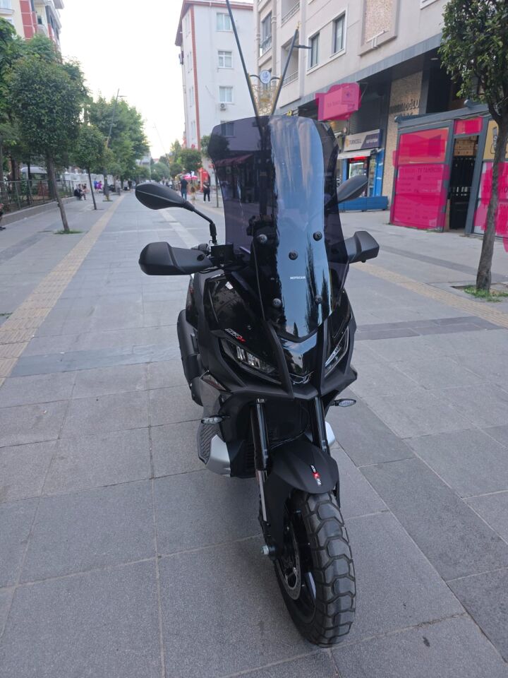 MOTOCAM Aprilia SR GT 400 Ön Cam 2025-2026 Model 63cm Siyah Renkli 4mm
