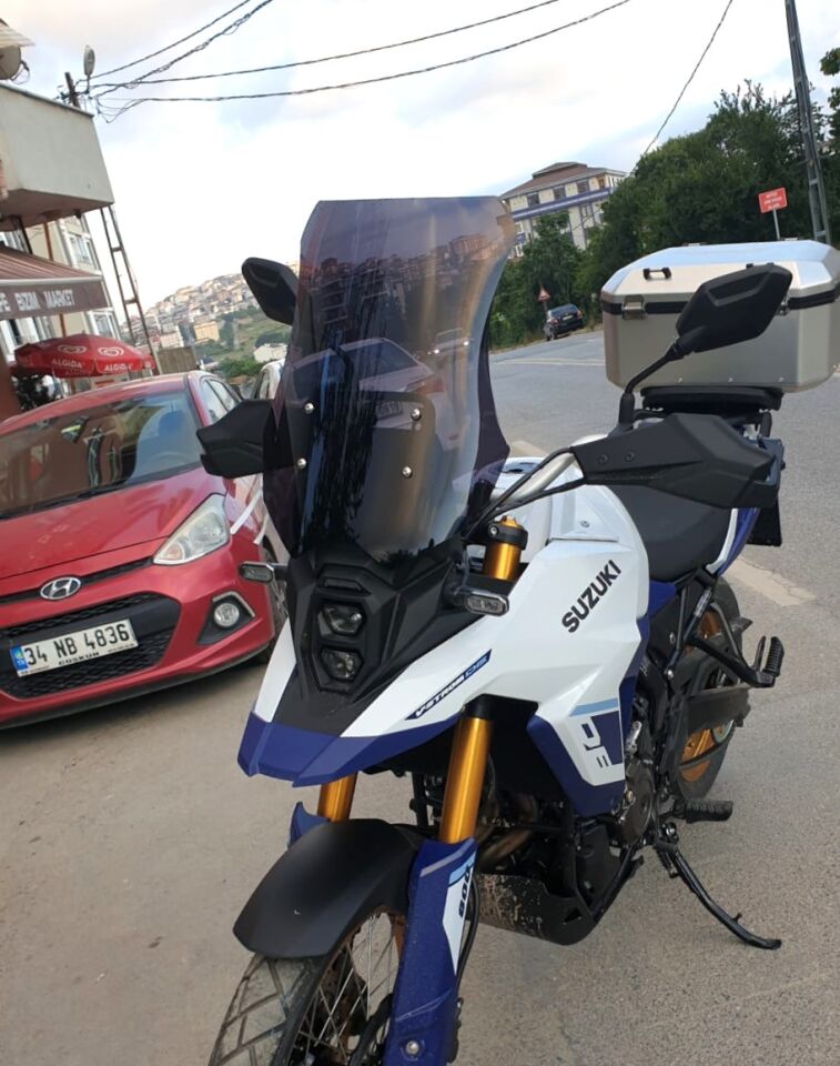 MOTOCAM Suzuki V-strom 800 SE Ön Cam 2023-2026 Model 50cm Siyah Renkli 4mm