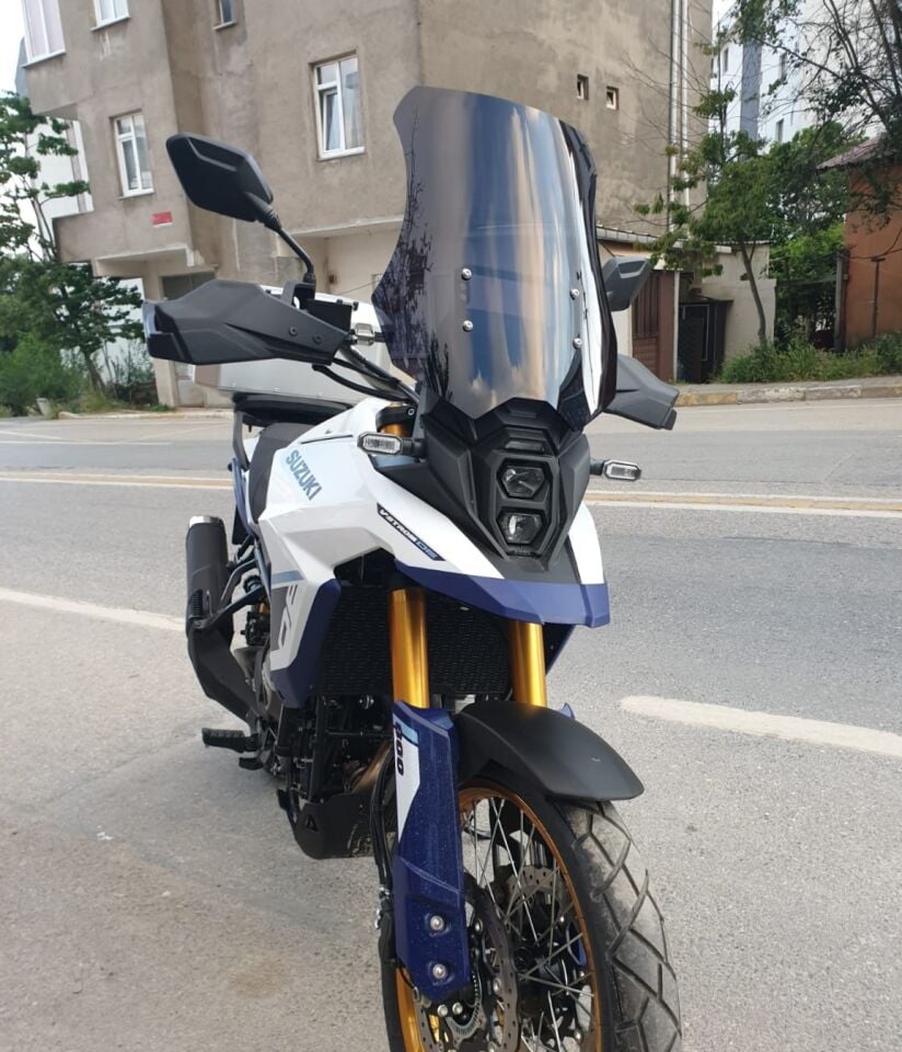 MOTOCAM Suzuki V-strom 800 SE Ön Cam 2023-2026 Model 50cm Siyah Renkli 4mm