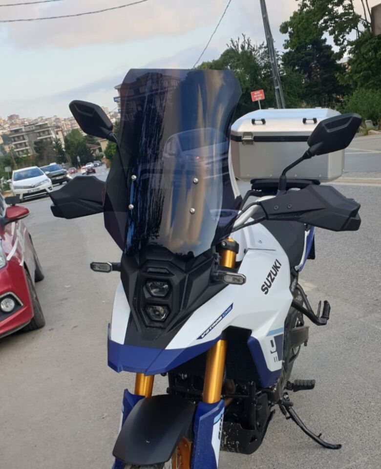 MOTOCAM Suzuki V-strom 800 DE Ön Cam 2023-2026 Model 50cm Siyah Renkli 4mm