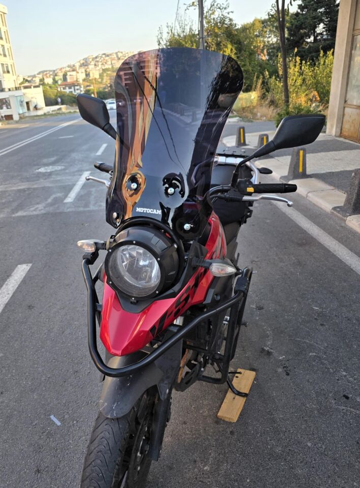 MOTOCAM Suzuki V-Strom DL 250 Ön Cam 2017-2020 Model 51cm Siyah Renkli 4mm