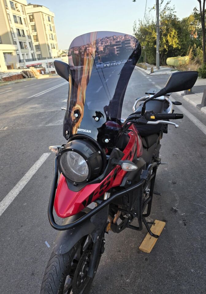 MOTOCAM Suzuki V-Strom DL 250 Ön Cam 2017-2020 Model 51cm Siyah Renkli 4mm