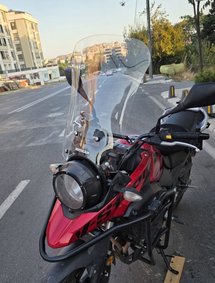 MOTOCAM Suzuki V-Strom DL 250 Ön Cam 2017-2020 Model 51cm Şeffaf Renkli 4mm