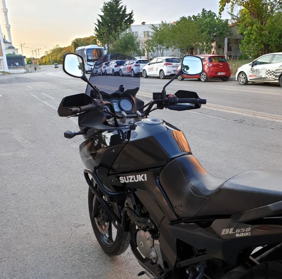 MOTOCAM Suzuki V-strom DL 1000 Ön Cam 2004-2010 Model 45cm Füme Renkli 4mm