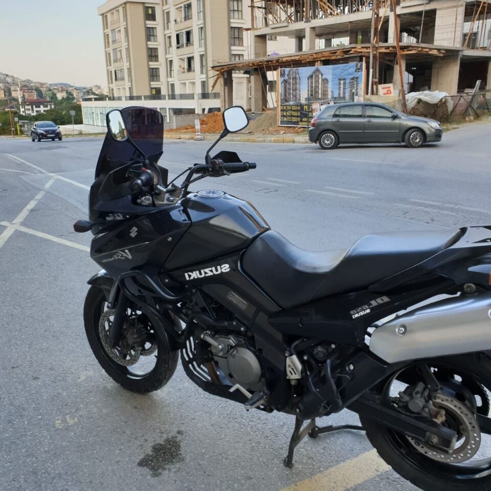 MOTOCAM Suzuki V-strom DL 1000 Ön Cam 2004-2010 Model 45cm Siyah Renkli 4mm