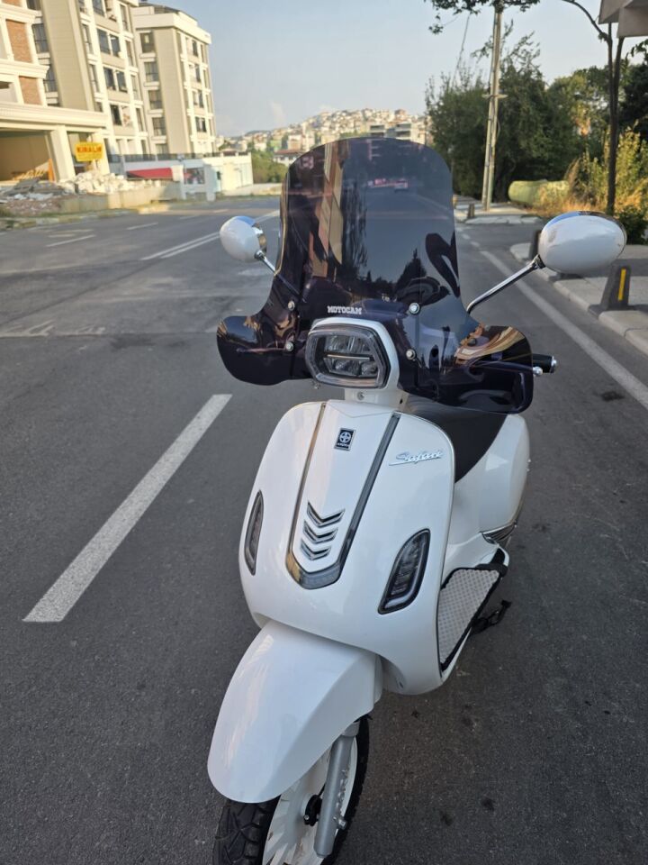 MOTOCAM Arora Safari 125 Ön Cam 2021-2026 Model 37cm Siyah Renkli 4mm APARATSIZ