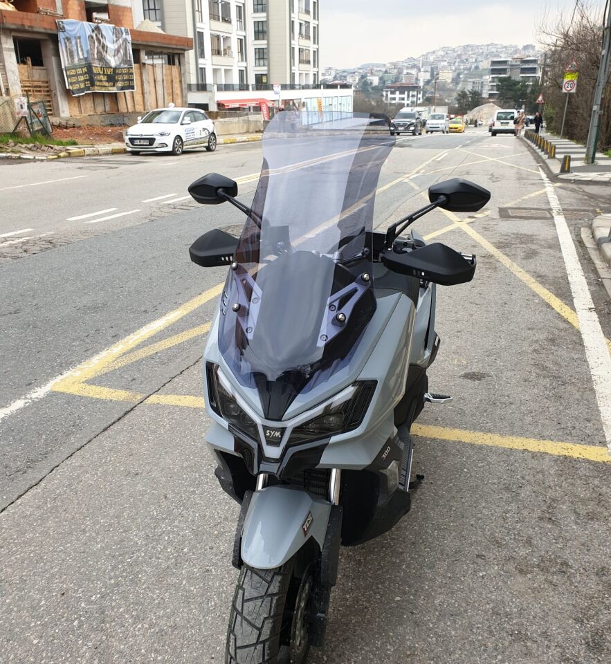 MOTOCAM SYM ADX 300 Ön Cam 2024-2026 Model 65cm Füme Renkli 4mm ORTA BOYLU