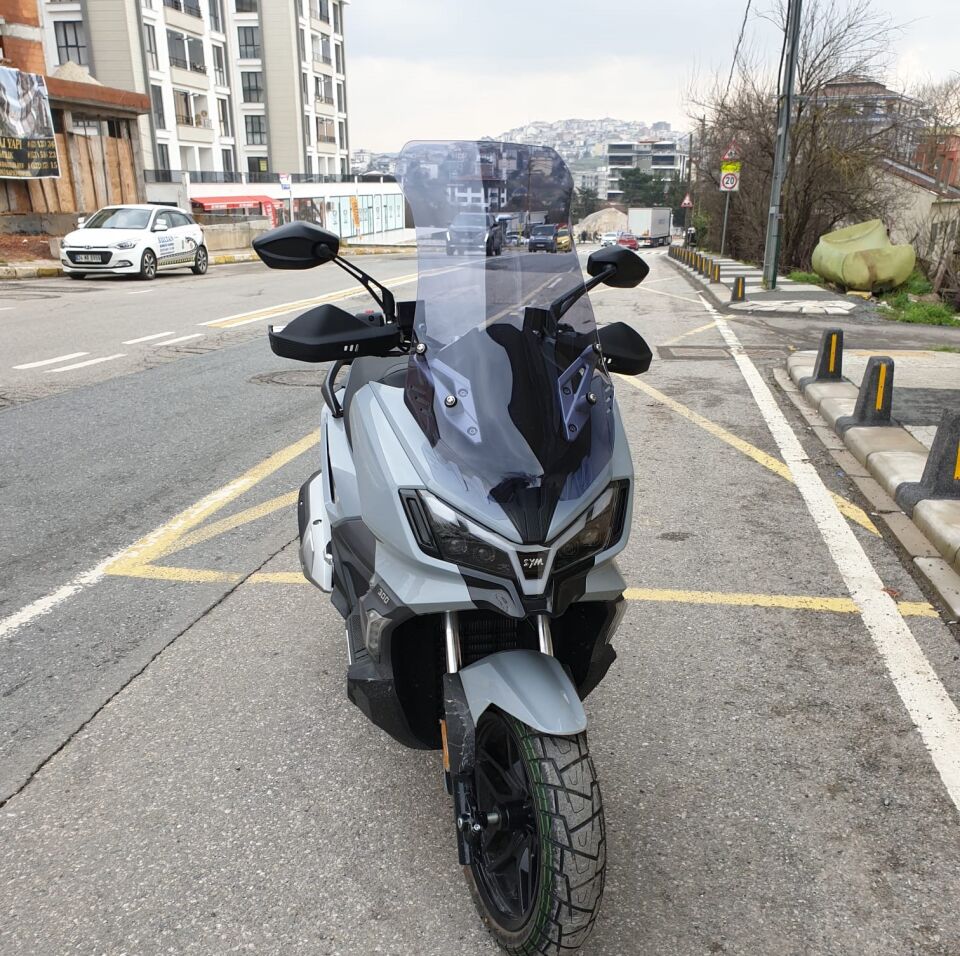 MOTOCAM SYM ADX 300 Ön Cam 2024-2026 Model 65cm Füme Renkli 4mm ORTA BOYLU