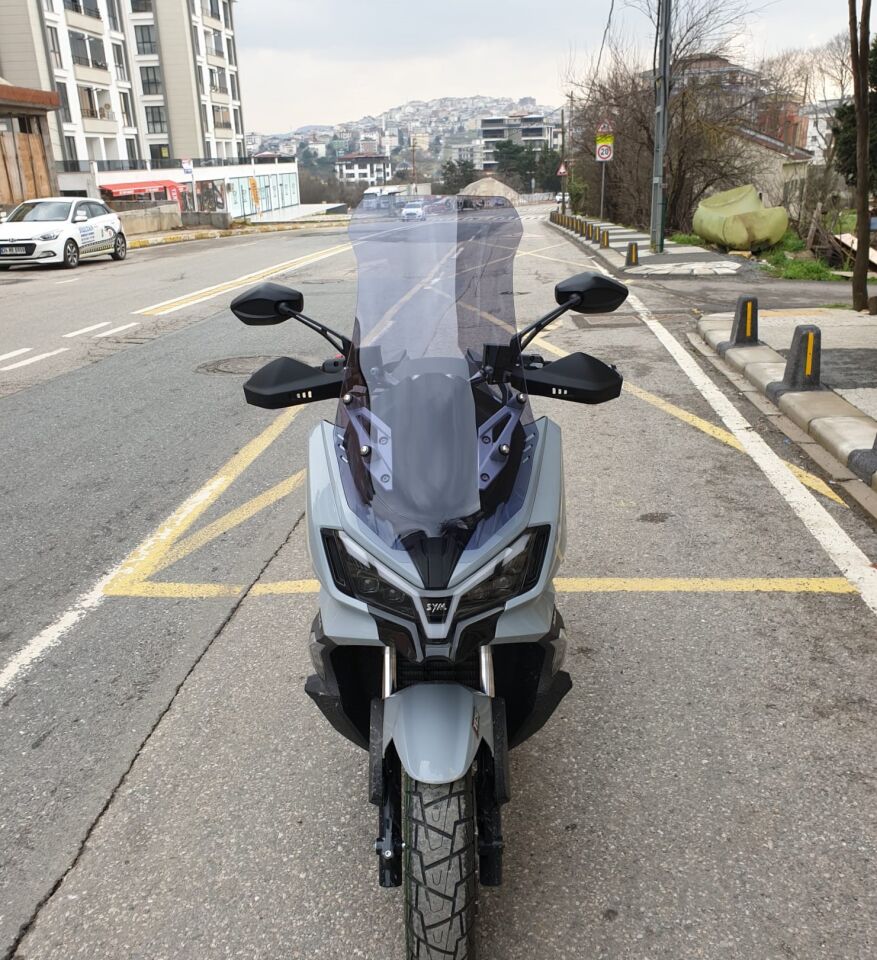 MOTOCAM SYM ADX 300 Ön Cam 2024-2026 Model 65cm Füme Renkli 4mm ORTA BOYLU