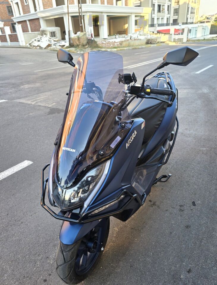 MOTOCAM Arora Safari PRO Ön Cam 2023-2026 Model 70cm Füme Renkli 4mm ORİJİNAL BOYLU