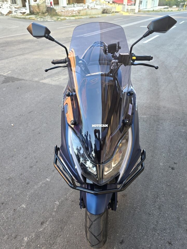 MOTOCAM Arora Safari PRO Ön Cam 2023-2026 Model 70cm Füme Renkli 4mm ORİJİNAL BOYLU