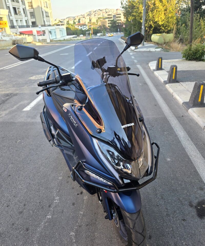 MOTOCAM Arora Safari PRO Ön Cam 2023-2026 Model 70cm Füme Renkli 4mm ORİJİNAL BOYLU