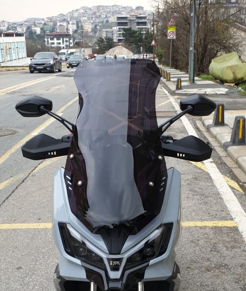 MOTOCAM SYM ADX 300 Ön Cam 2024-2026 Model 65cm Siyah Renkli 4mm ORTA BOYLU