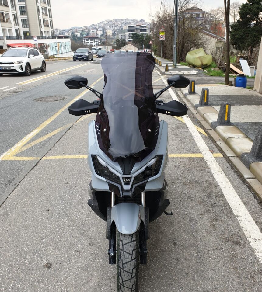 MOTOCAM SYM ADX 300 Ön Cam 2024-2026 Model 65cm Siyah Renkli 4mm ORTA BOYLU