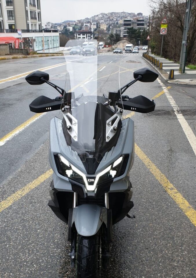 MOTOCAM SYM ADX 300 Ön Cam 2024-2026 Model 65cm Şeffaf Renkli 4mm ORTA BOYLU