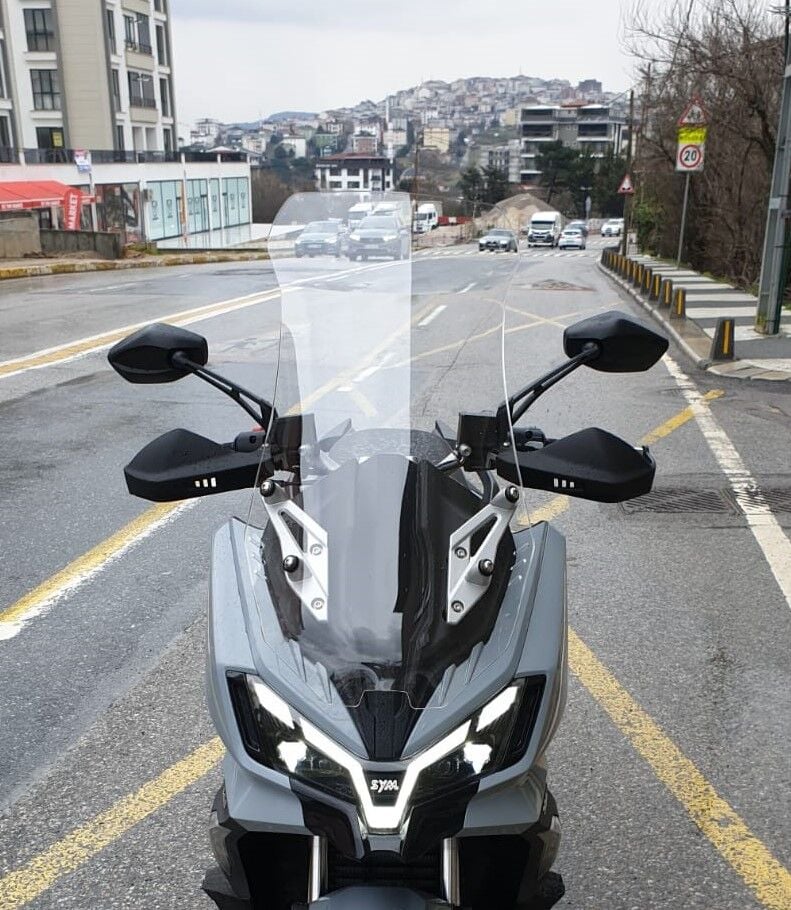 MOTOCAM SYM ADX 300 Ön Cam 2024-2026 Model 65cm Şeffaf Renkli 4mm ORTA BOYLU