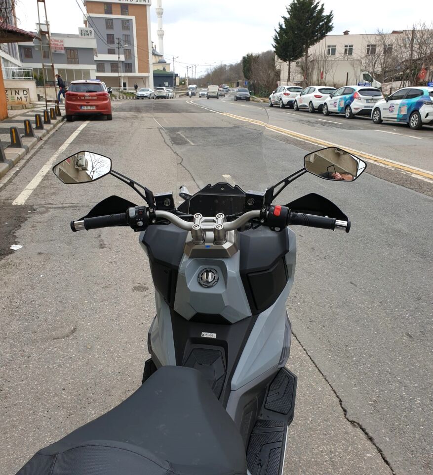 MOTOCAM SYM ADX 300 Ön Cam 2024-2026 Model 65cm Şeffaf Renkli 4mm ORTA BOYLU