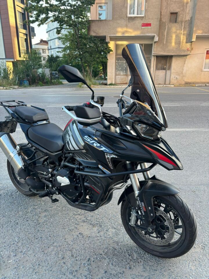 MOTOCAM RKS SRT 900 SX Ön Cam 2023-2026 Model 61cm Siyah Renkli 4mm