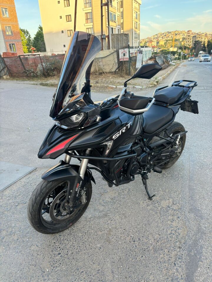 MOTOCAM RKS SRT 900 SX Ön Cam 2023-2026 Model 61cm Siyah Renkli 4mm