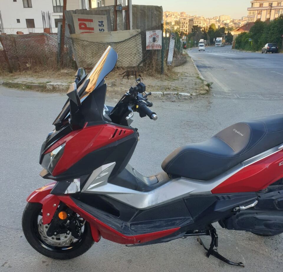MOTOCAM SYM Cruisym 250 İ Ön Cam 2018 Model 57cm Siyah Renkli 4mm UZUN