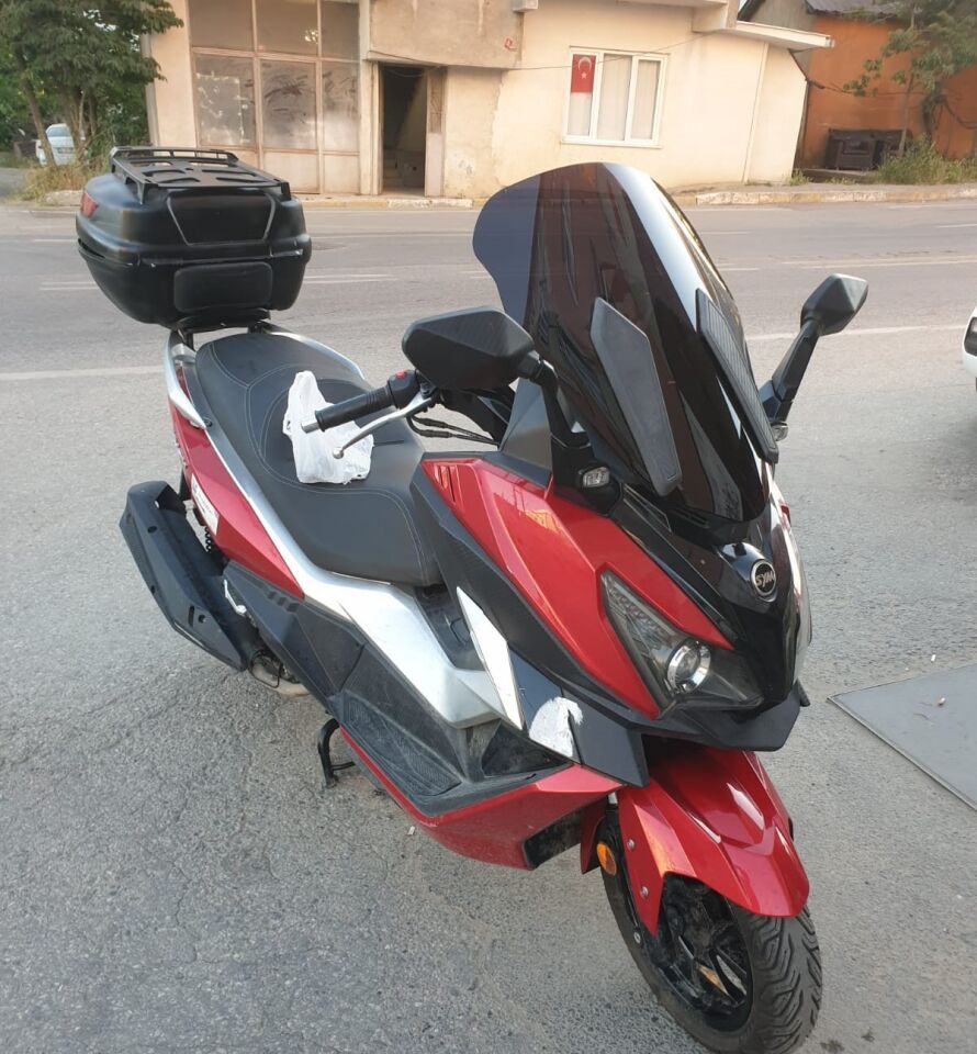 MOTOCAM SYM Cruisym 250 İ Ön Cam 2018 Model 57cm Siyah Renkli 4mm UZUN