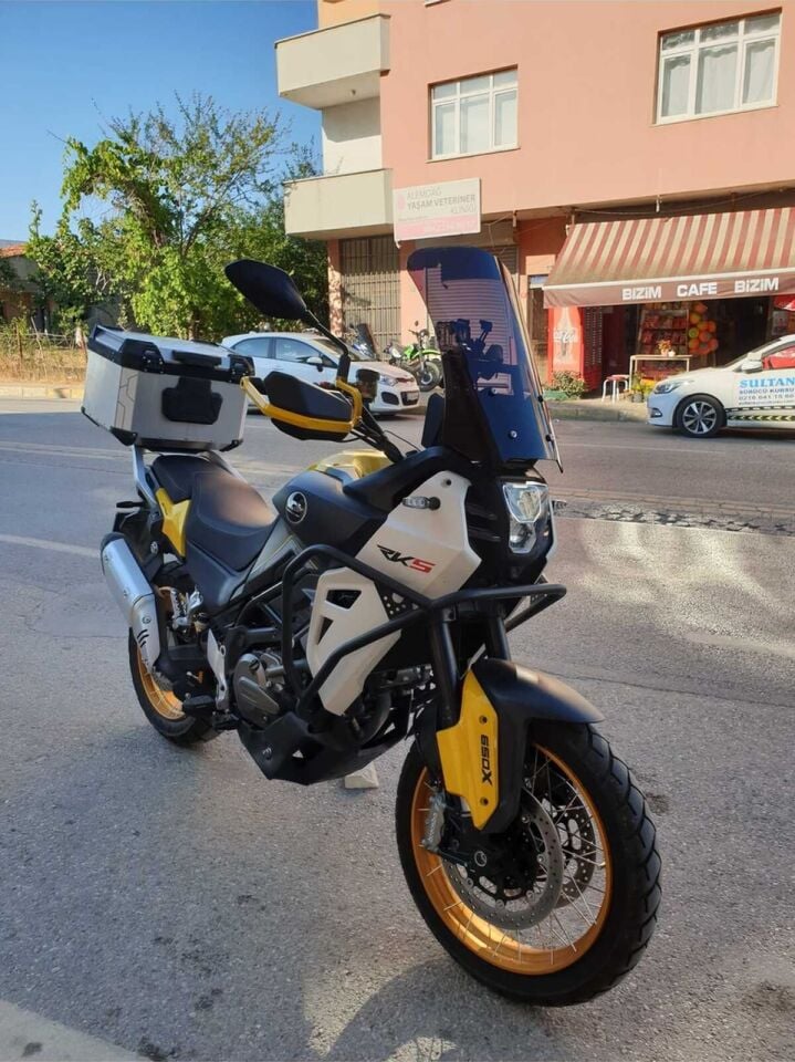 MOTOCAM RKS SVT 650 X Ön Cam 2023-2026 Model 50cm Siyah Renkli 4mm UZUN