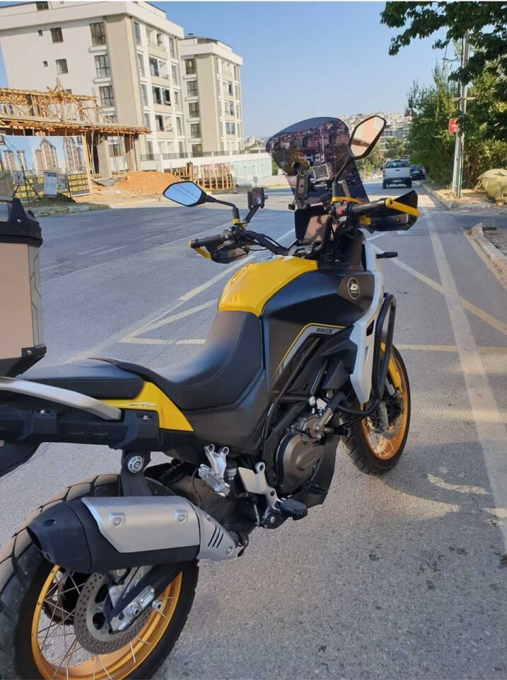 MOTOCAM RKS SVT 650 X Ön Cam 2023-2026 Model 50cm Siyah Renkli 4mm UZUN