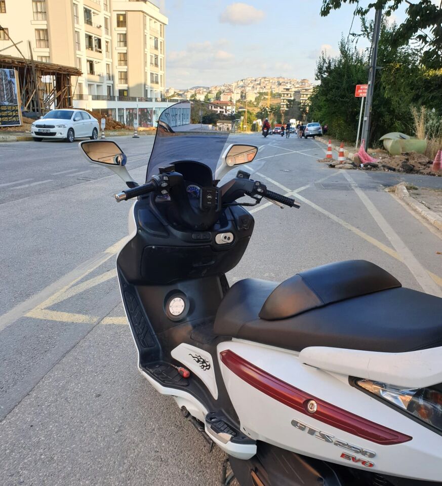 MOTOCAM SYM Gts Evo 250 Ön Cam 2006-2015 Model 63cm Füme Renkli 4mm 10cm daha Uzun