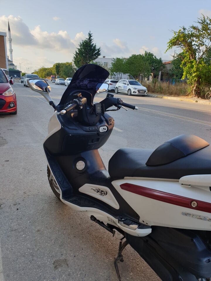 MOTOCAM SYM Gts Evo 250 Ön Cam 2006-2015 Model 63cm Siyah Renkli 4mm 10cm daha Uzun