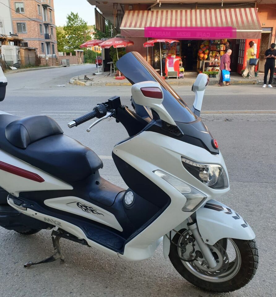 MOTOCAM SYM Gts Evo 250 Ön Cam 2006-2015 Model 63cm Siyah Renkli 4mm 10cm daha Uzun