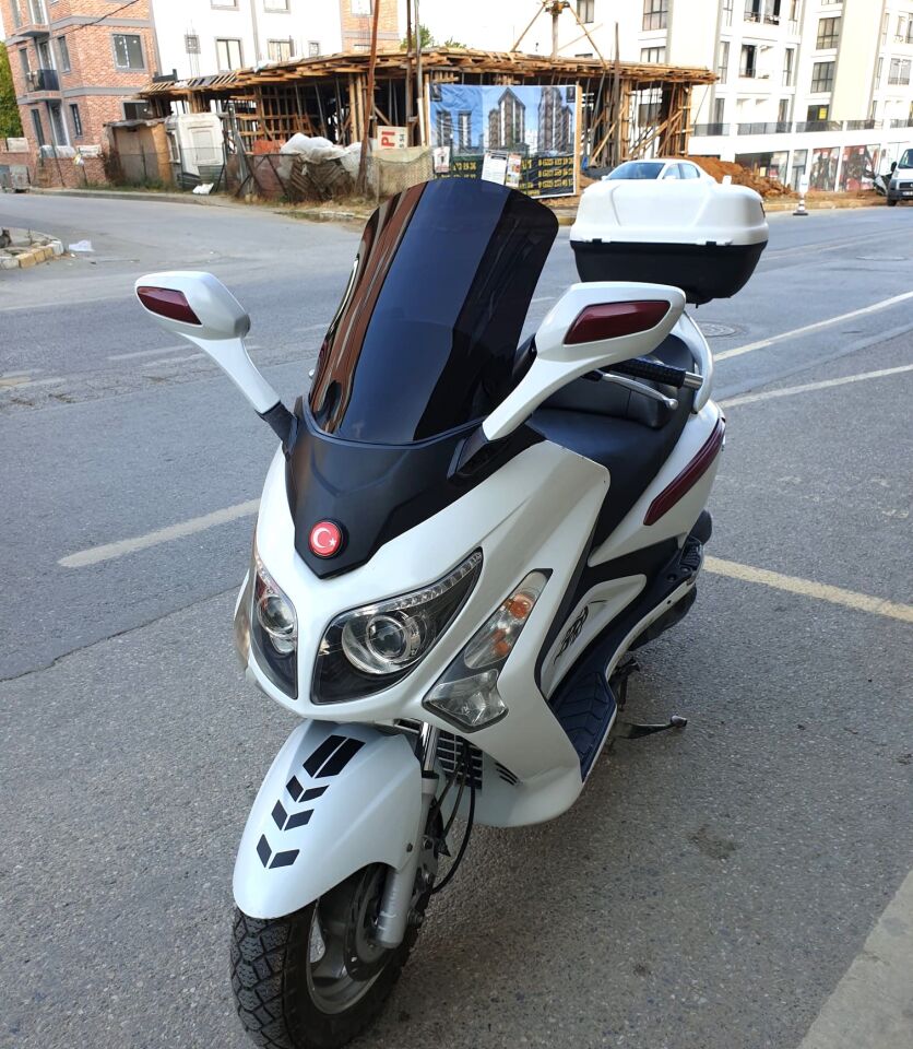 MOTOCAM SYM Gts Evo 250 Ön Cam 2006-2015 Model 63cm Siyah Renkli 4mm 10cm daha Uzun