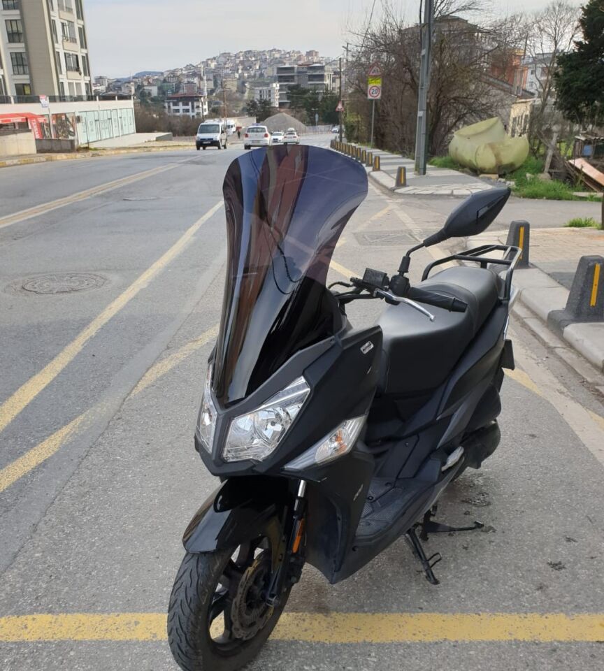 MOTOCAM SYM JET 14 200 Ön Cam 2017-2026 Model 65cm Siyah Renkli 4mm UZUN