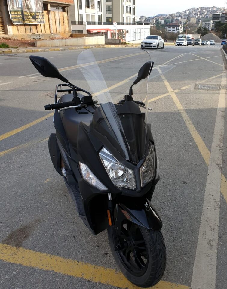 MOTOCAM SYM JET 14 200 Ön Cam 2017-2026 Model 65cm Şeffaf Renkli 4mm UZUN