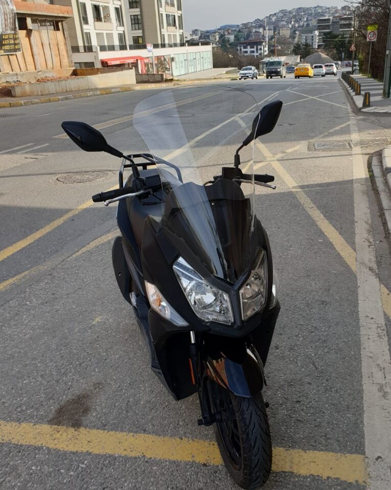 MOTOCAM SYM JET 14 200 Ön Cam 2017-2026 Model 65cm Şeffaf Renkli 4mm UZUN