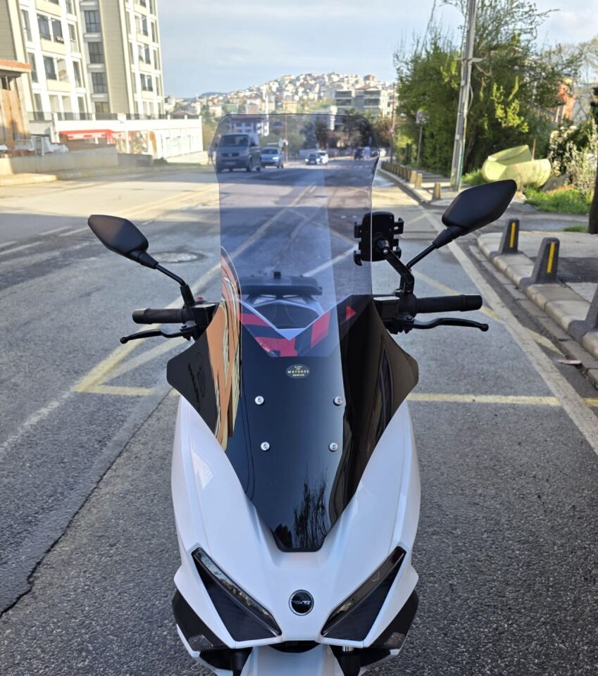 MOTOCAM RKS Veloce 150 Ön Cam 2023-2026 Model 78cm Füme Renkli 4mm UZUN