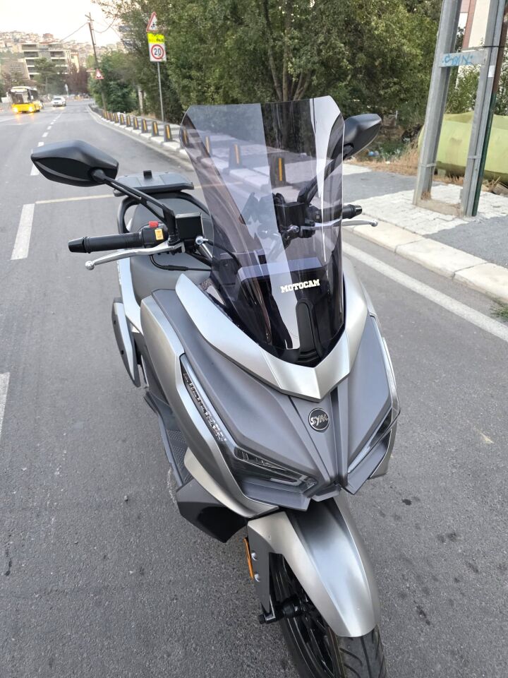 MOTOCAM Sym JET 14 EVO 200 PLUS Ön Cam 2023-2026 Model 45cm Füme Renkli 4mm
